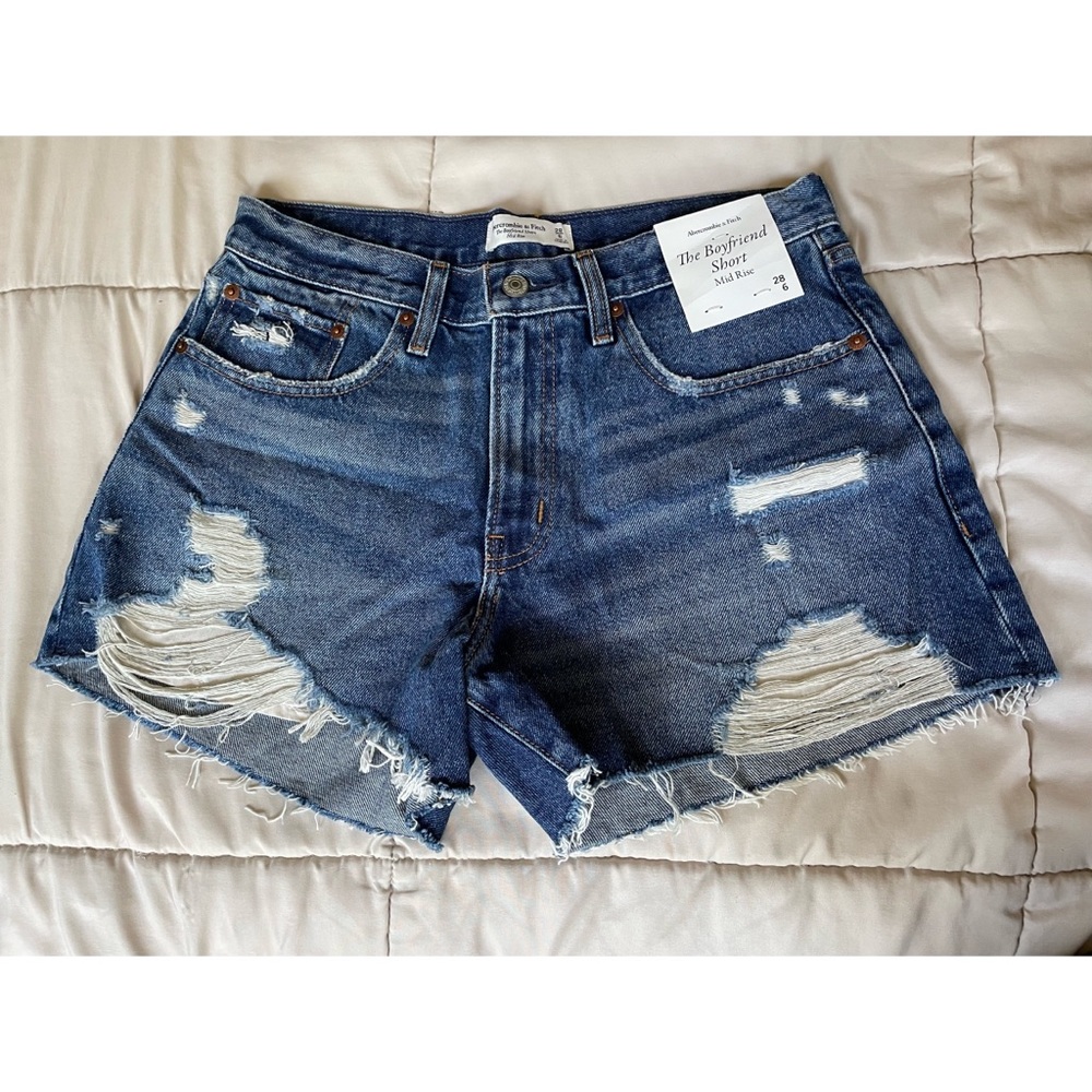 Abercrombie & Fitch Mid Rise Boyfriend Shorts